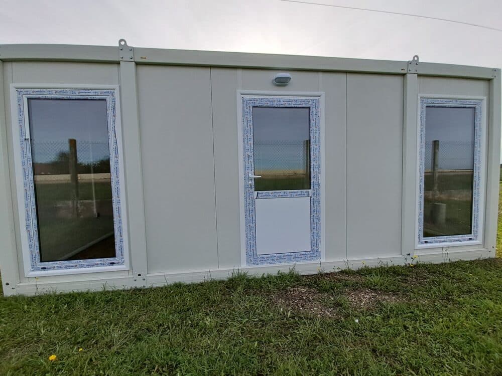 Bungalow estándar con grandes ventanales, 6m x 2,40m