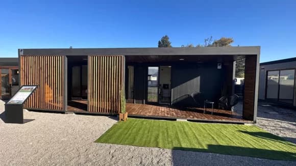 Módulo Surf Box de 30 m² en contenedor marítimo